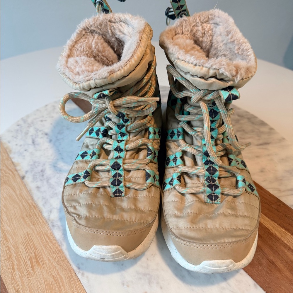 Nike Roshe One Hi Sneaker Boot Tan and Mint 616724-200